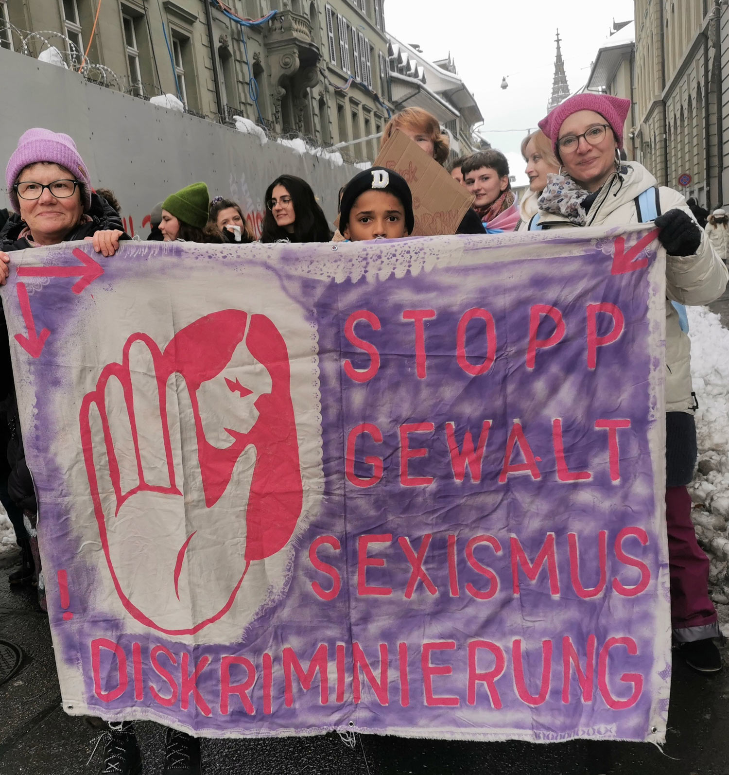 feministes manifestent a Berne contre les violences basees sur le genre 04