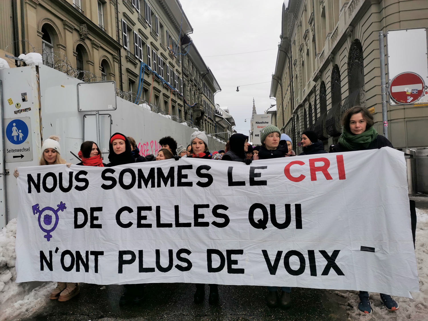 feministes manifestent a Berne contre les violences basees sur le genre 07