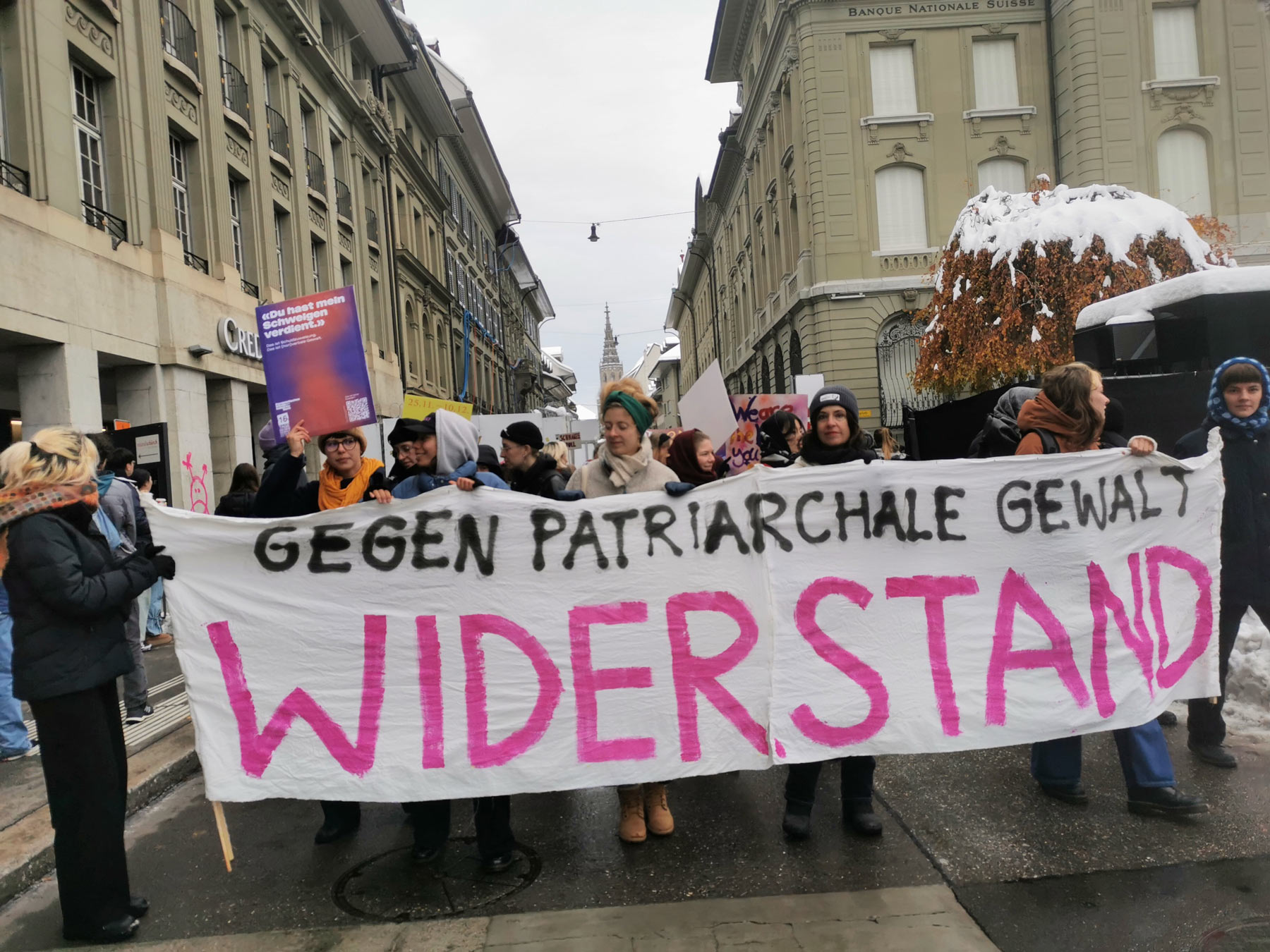 feministes manifestent a Berne contre les violences basees sur le genre 10