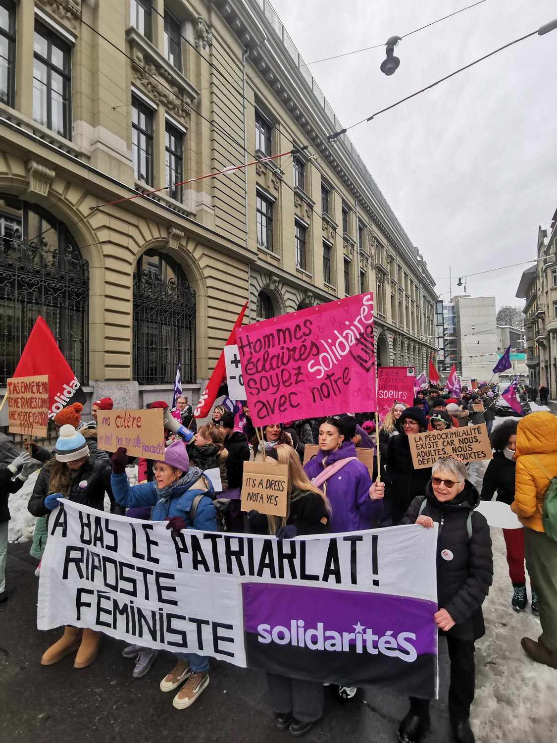 feministes manifestent a Berne contre les violences basees sur le genre 12