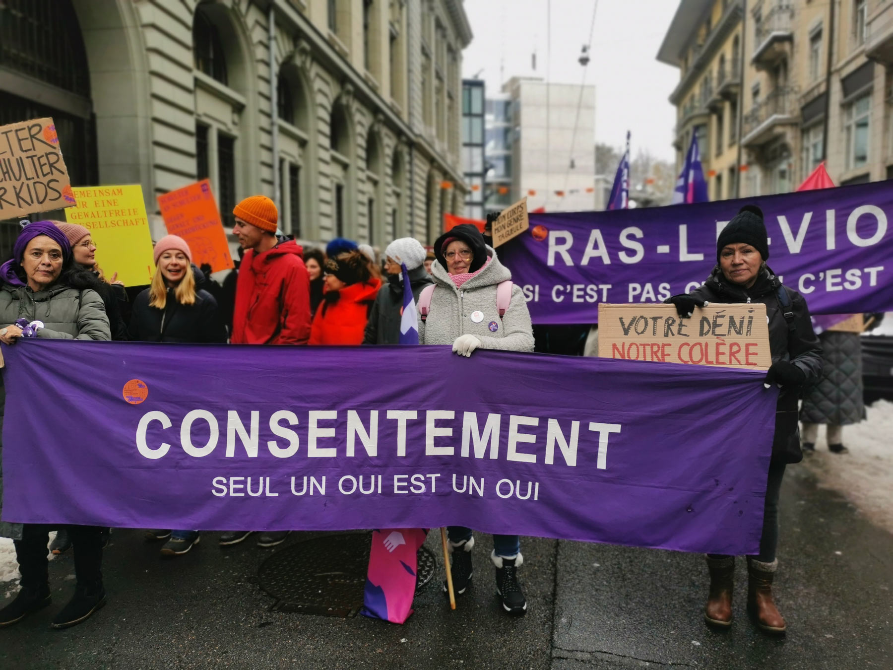 feministes manifestent a Berne contre les violences basees sur le genre 13